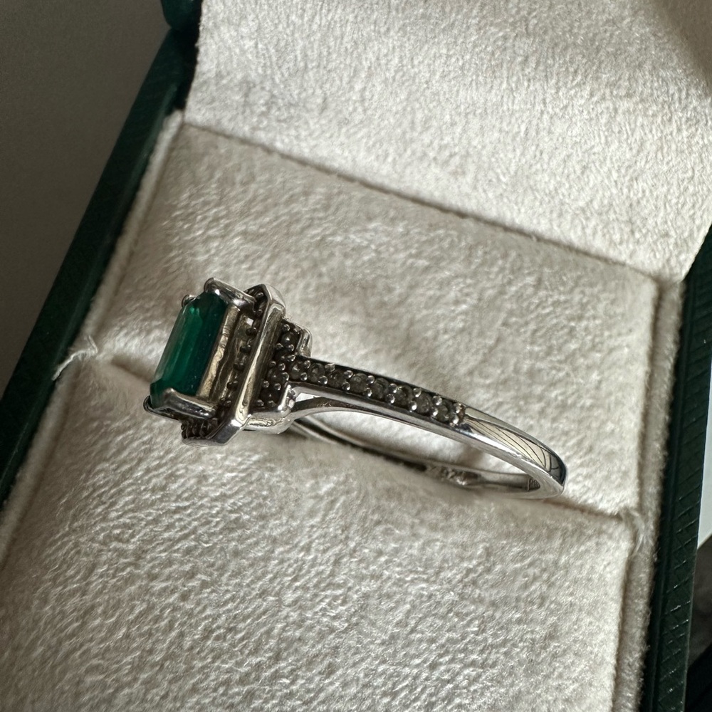 Green Gemstone Ring - image 6